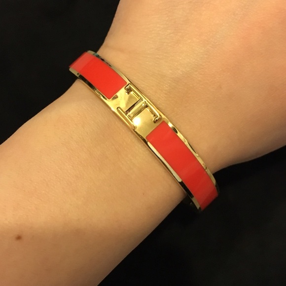 C. Wonder T initial bracelet - Picture 2 of 2